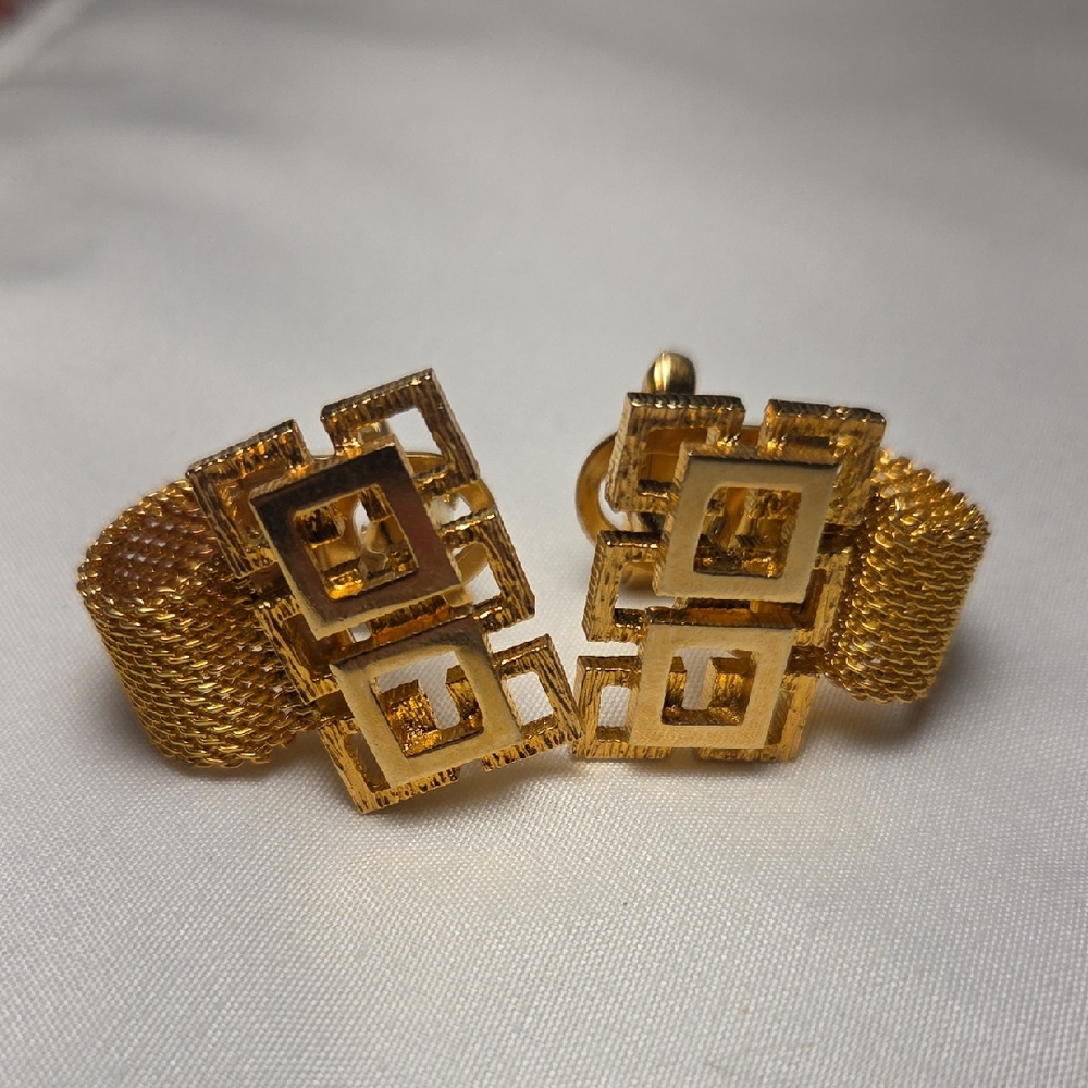 Vintage Gold Tone Geometric Wrap Around Cufflinks
